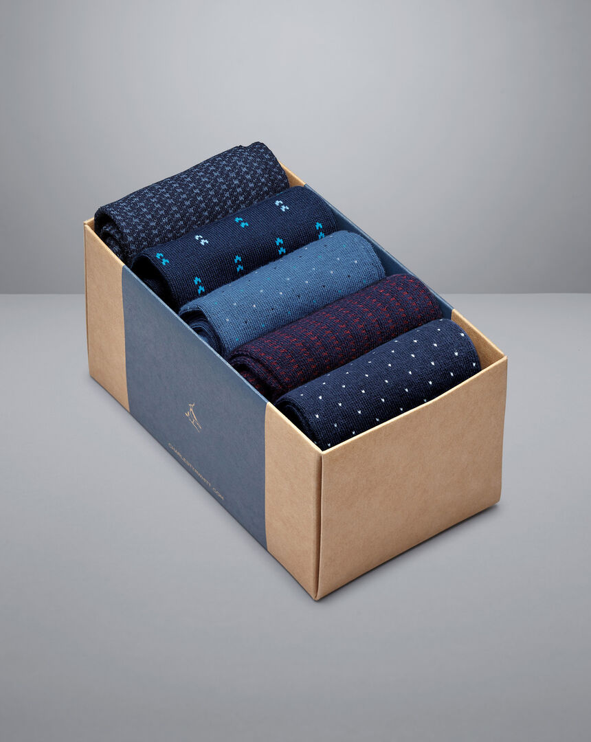 Geschenkbox mit Socken in Ton-in-Ton-Design - Blau