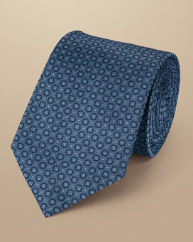 Cravate à mini-motifs floraux en soie résistante aux taches - bleu indigo