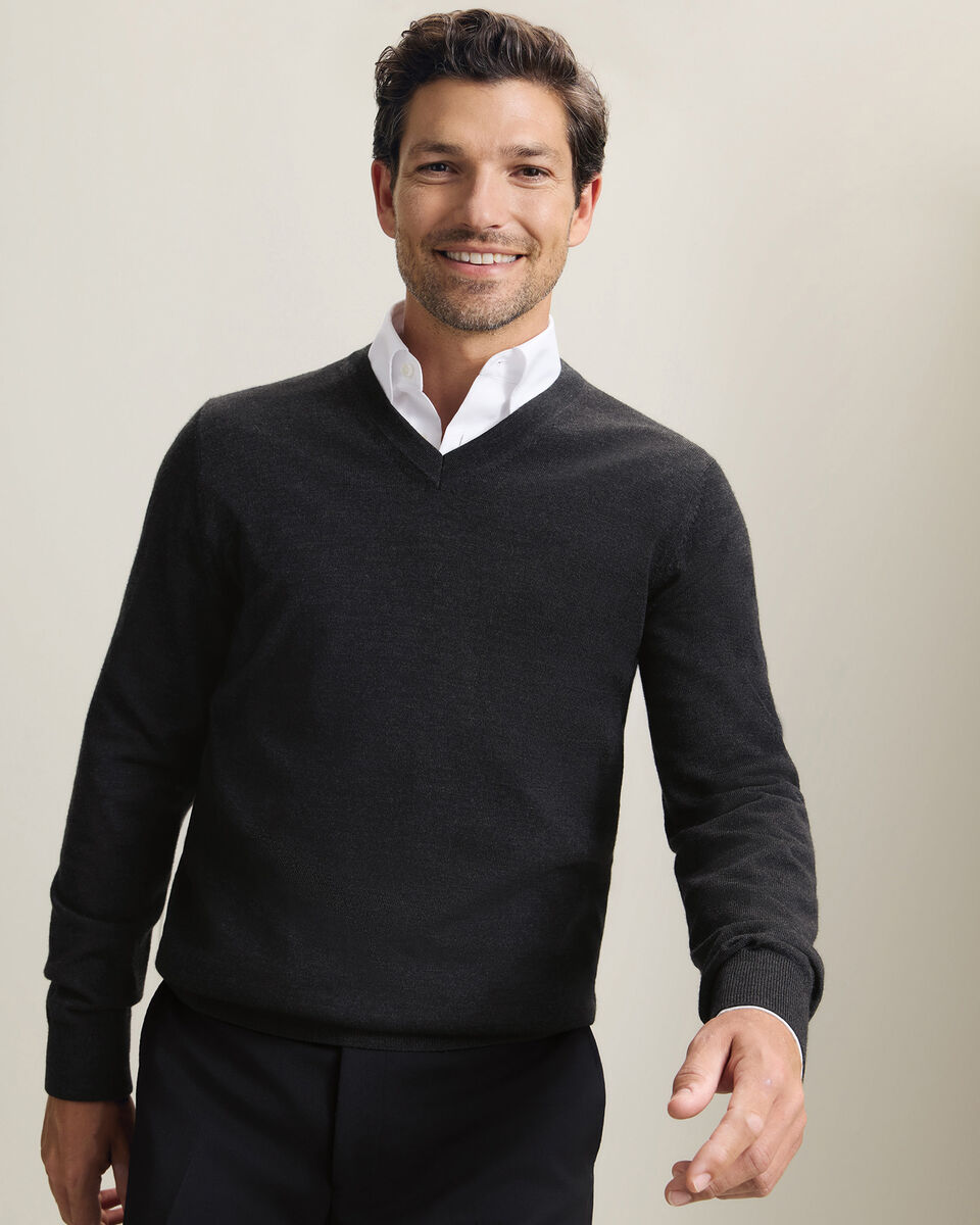 Pull en pur m&eacute;rinos &agrave; col en V - Gris anthracite