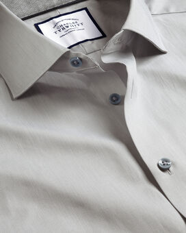 Twill-Hemd mit Semi-Haifischkragen und bedrucktem Besatz - Hellgrau