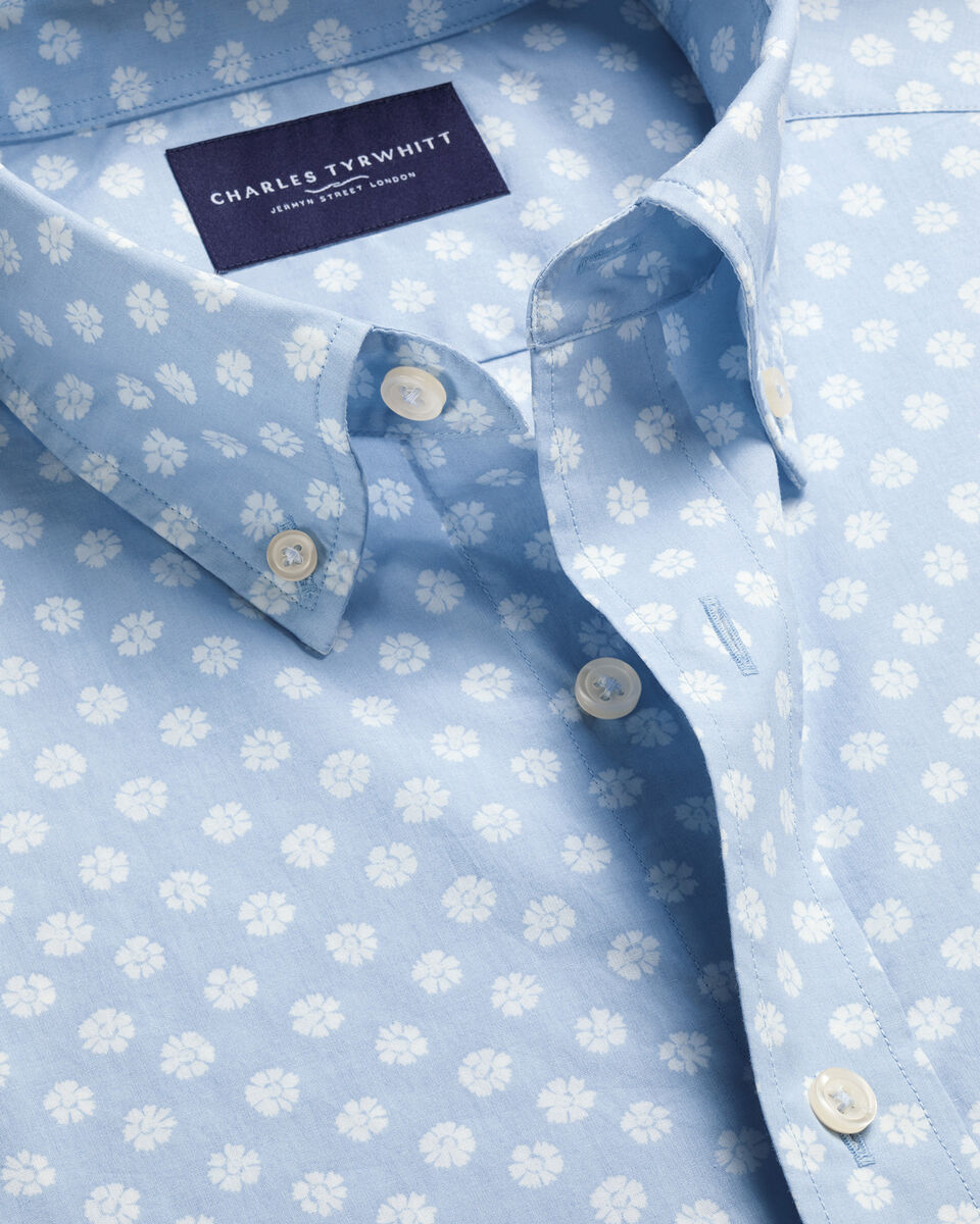 Kurz&auml;rmeliges vorgewaschenes Popeline-Hemd mit Stretch, Blumenmuster und Punkten&nbsp;- Hellblau