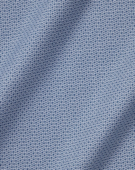 Strukturiertes bügelfreies Stretch-Hemd mit Semi-Haifischkragen - Königsblau