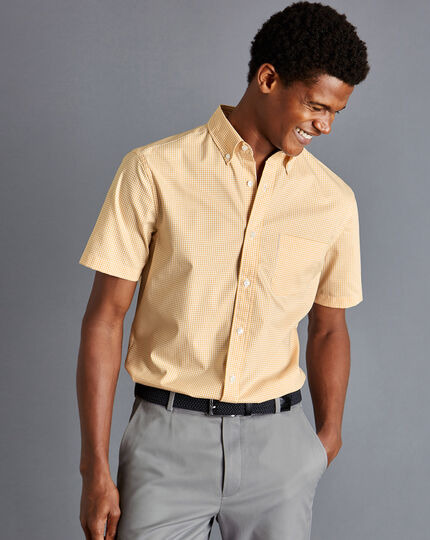 Bügelfreies, kurzärmeliges Stretch-Hemd mit Button-down-Kragen und Mini-Gingham-Karos - Sonnenblumengelb