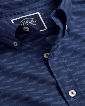 Chemise à motif poissons en popeline extensible à manches courtes et col boutonné sans repassage - Bleu Marine