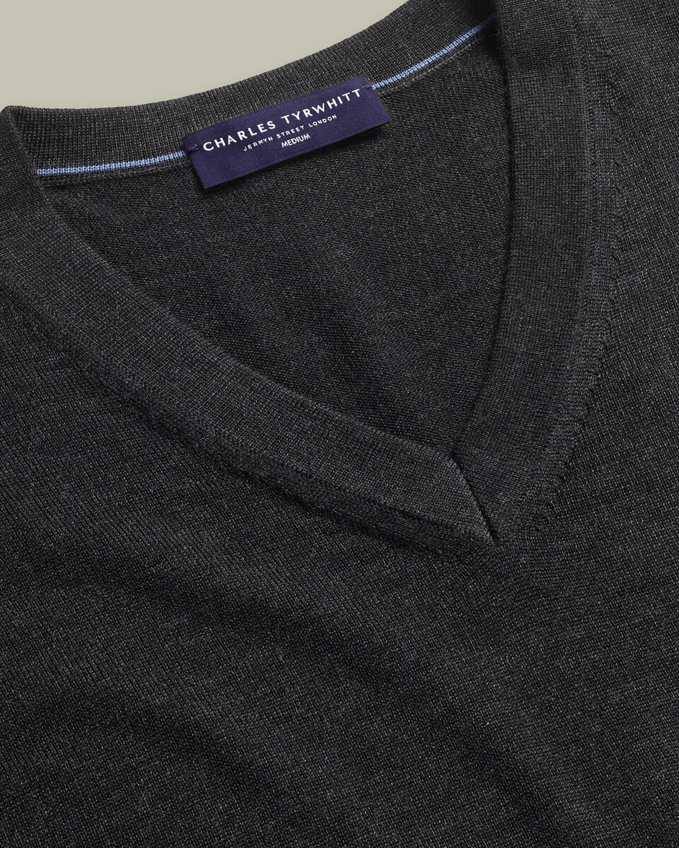 Pull en pur m&eacute;rinos &agrave; col en V - Gris anthracite