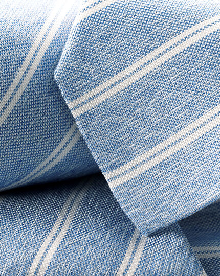 Krawatte aus Seide-Leinen-Mix mit Streifen - Himmelblau