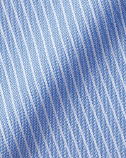 Bügelfreies Hemd aus Stretchgewebe mit Button-down-Kragen und Streifen - Kornblumenblau