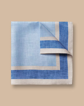 Pochette de costume en soie à bordure imprimée - bleu ciel