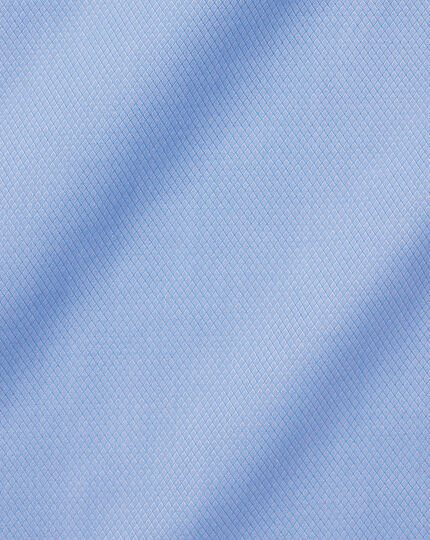 Hemd aus ägyptischer Baumwolle in Berkshire-Webung mit Semi-Haifischkragen - Kornblumenblau