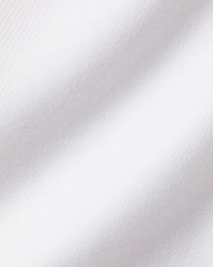 Bügelfreies Hemd in Cambridge-Webart mit Haifischkragen - Weiß