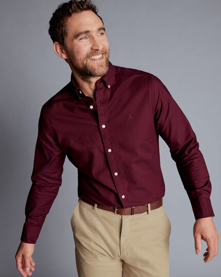 Schlichtes vorgewaschenes Oxfordhemd mit Button-down-Kragen - Dunkelrot