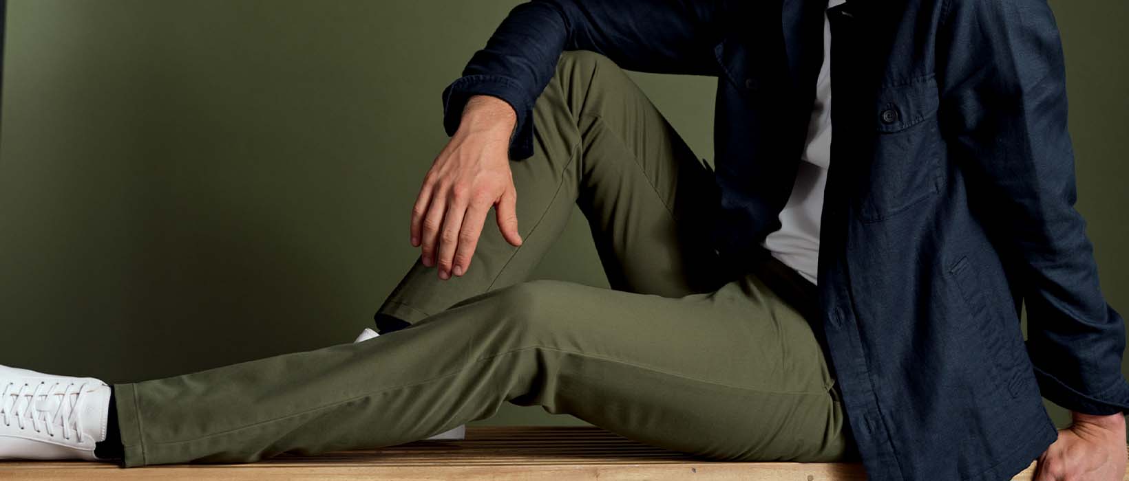 Men's Brown Comfort Slim Fit Low-Rise Solid Cotton Trousers