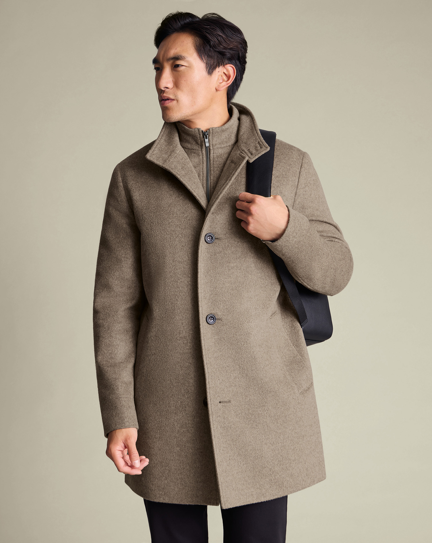OUC0088OAT_MODEL_FRONT.jpg