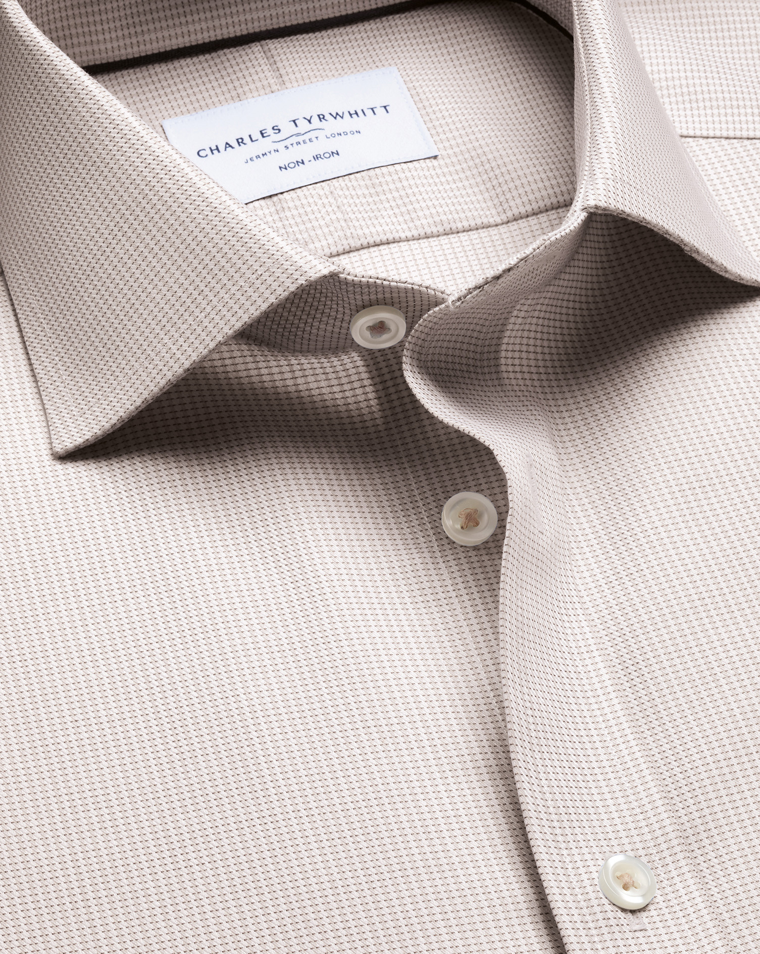 Chemise Greenwich En Serg Extensible Sans Repassage Gris Galet en Beige pour homme par Charles Tyrwhitt 30€