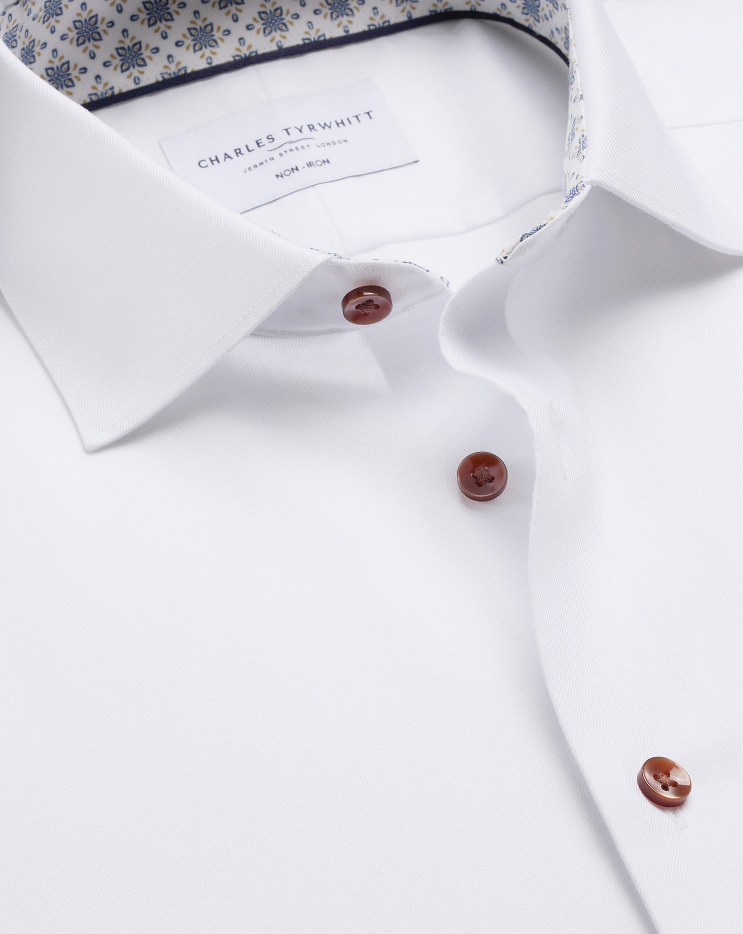 Men's Non-Iron Stretch Printed Trim Cotton Shirt - White Single Cuff, 15/34 by Charles Tyrwhitt