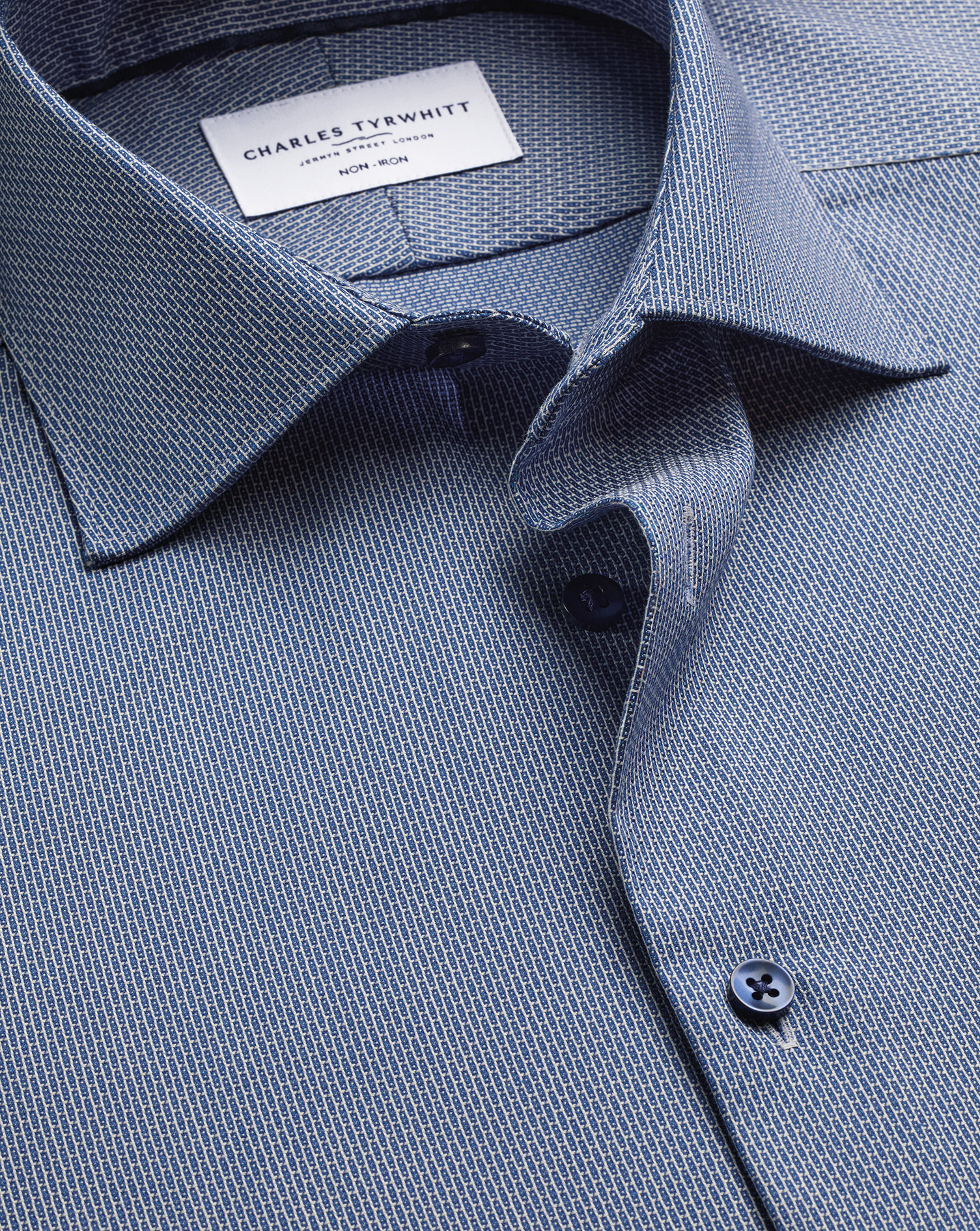 Men's Non-Iron Stretch Texture Cotton Shirt - Navy Single Cuff, 17/36 by Charles Tyrwhitt