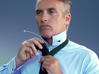 How to tie a four in hand knot